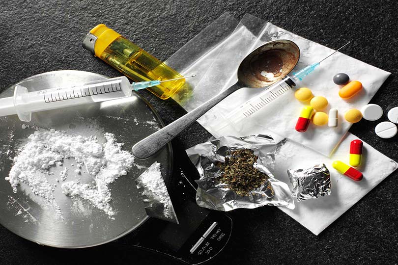 كربلاء: القبض على شخصين بحوزتهما انواع متعددة من المخدرات