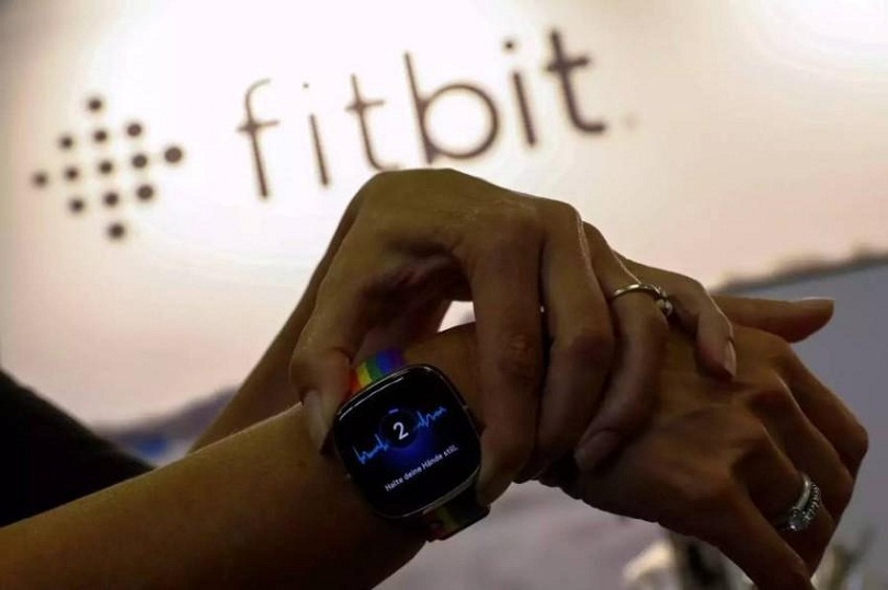 لمواجهة كورونا.. ناسا تستعين بساعات Fitbit الذكية لموظفيها