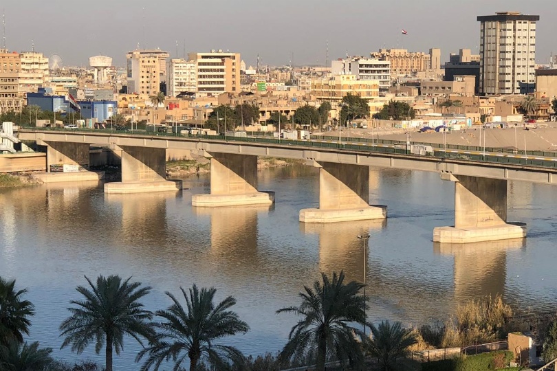 الشرطة الاتحادية تنقذ شابا حاول الانتحار برمي نفسه من على جسر السنك في بغداد