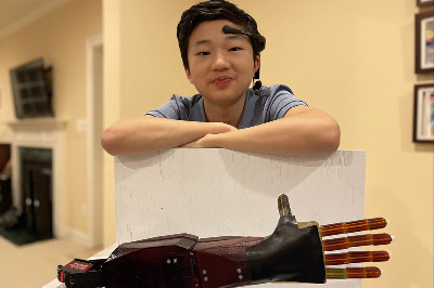 طالب جامعي يخترع ذراعًا اصطناعية يمكنه التحكم فيها بعقله