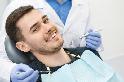 ما الذي يجب أن تتجنبه بعد مغادرة عيادة الأسنان؟